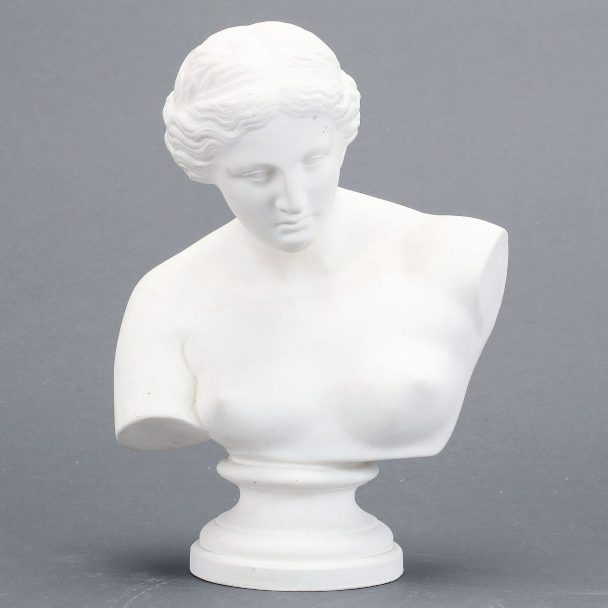 Parian sculpture "Venus di Milo". 1882-1925. Height 22 cm.